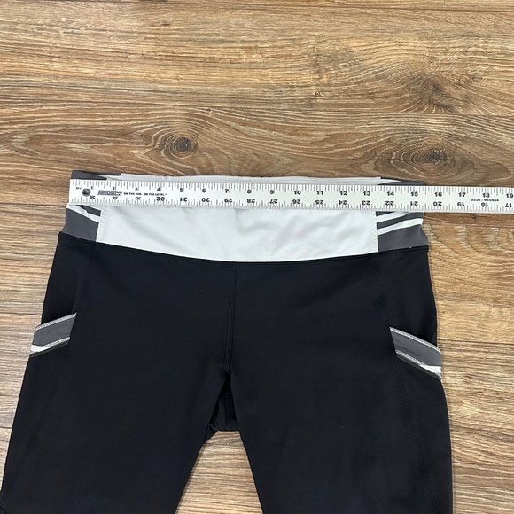 Lululemon  jogging yoga capri leggings, Size 10 - Picture 5 of 9